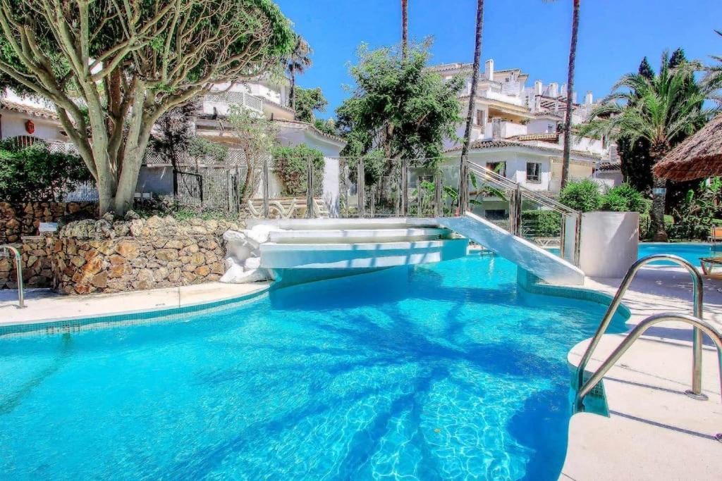 1081 - Golden Jacuzzi Appartement *